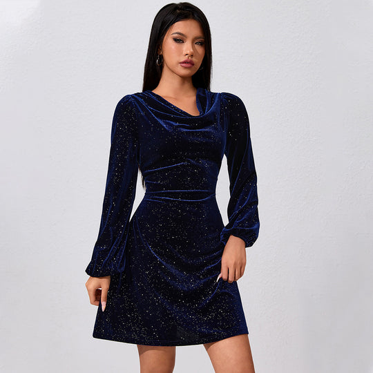 Damen samtkleid mit Wasserfallausschnitt langen Puffärmeln glitzernder Oberflächenstruktur und taillierter A-Linie Eichborn Berlin