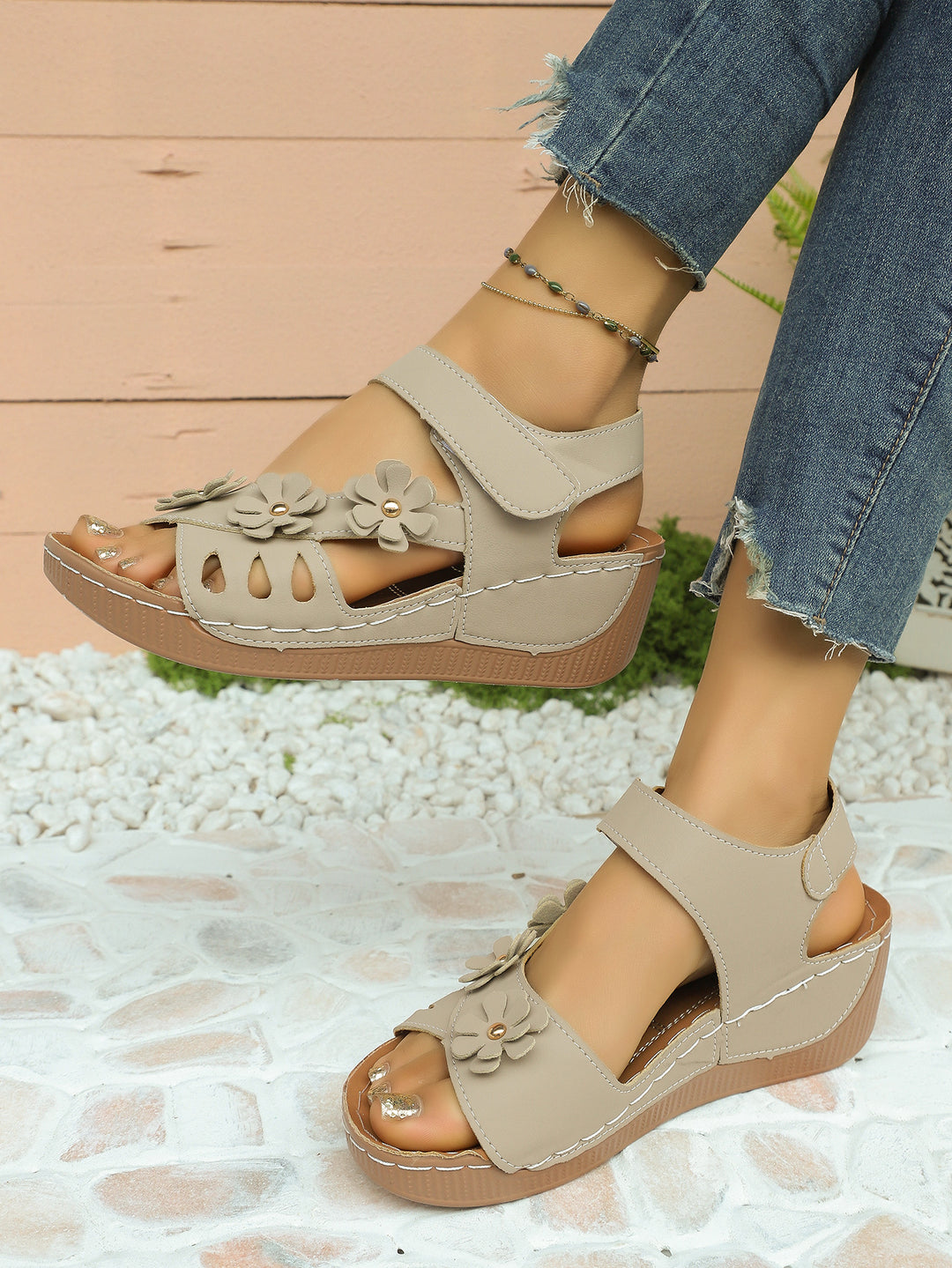 Damen komfortable Riemchen-Sandalen mit dekorativen Blumenapplikationen EB