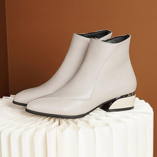 Damen Kurzstiefelette mit spitzer Zehenpartie und skulptiertem Blockabsatz EB