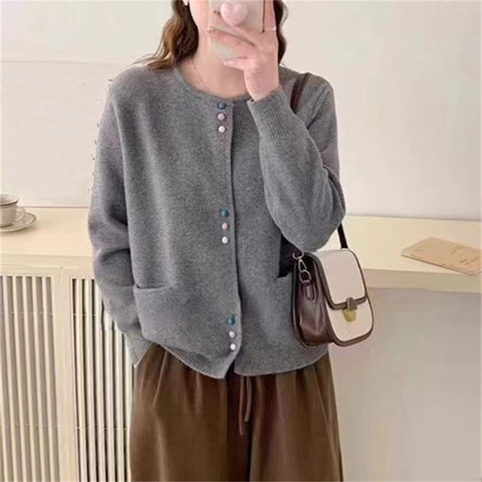 Damen gemütliche Strickjacke mit bunten Knöpfen und praktischen Taschen EB