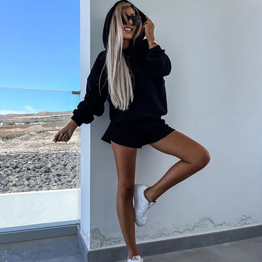 Damen Sportlicher Hoodie mit dazu passender Shorts EB