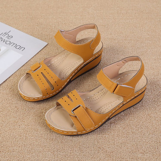 Damen Wedge-Sandaletten mit verstellbarem Riemendesign und gepolsterter Fußbettung EB