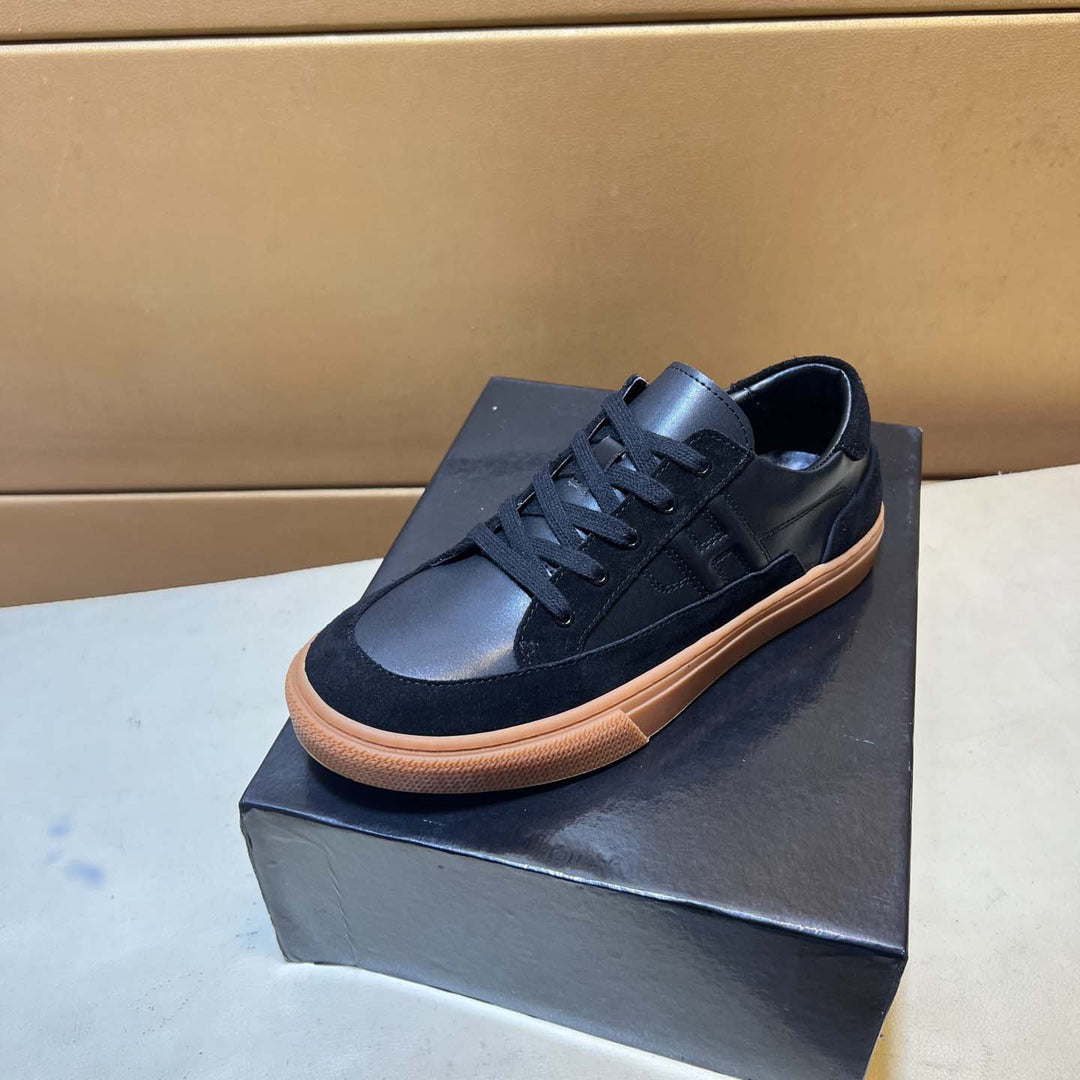 Damen Sportliche Sneakers mit rutschfester Gummisohle und atmungsaktiver Oberflächenstruktur EB