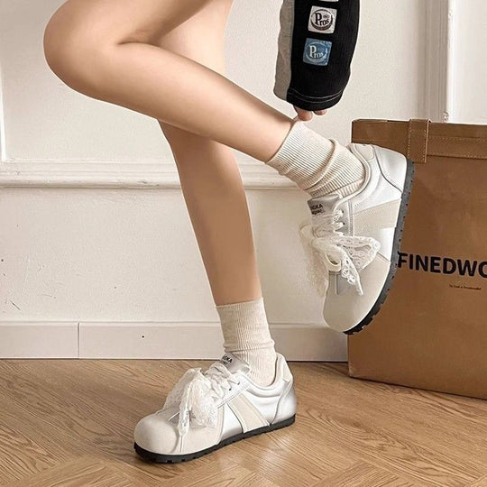 Damen Sneakers mit verspieltem Schnürdesign und komfortabler Dämpfung EB