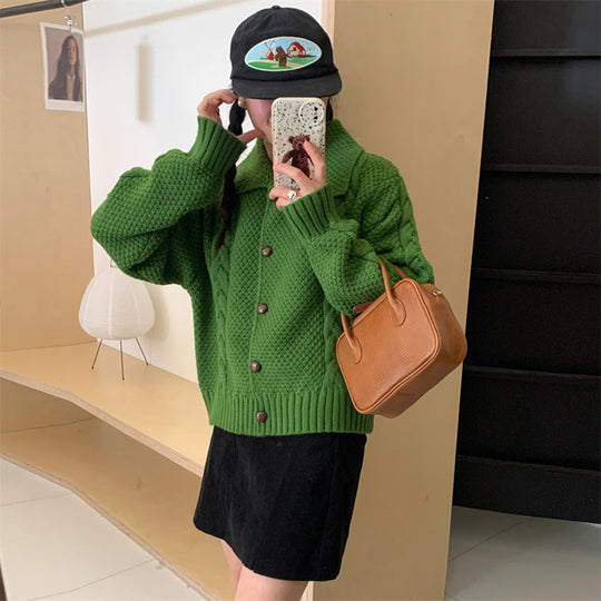Damen Grobstrickjacke mit kontrastierenden Knöpfen und strukturiertem Design EB