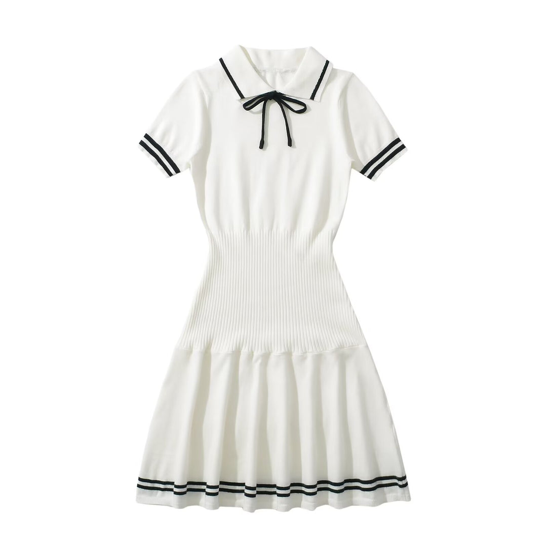 Damen Polo-Kleid mit Rüschensaum und dekorativem Bindeakzent EB