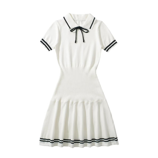 Damen Polo-Kleid mit Rüschensaum und dekorativem Bindeakzent EB