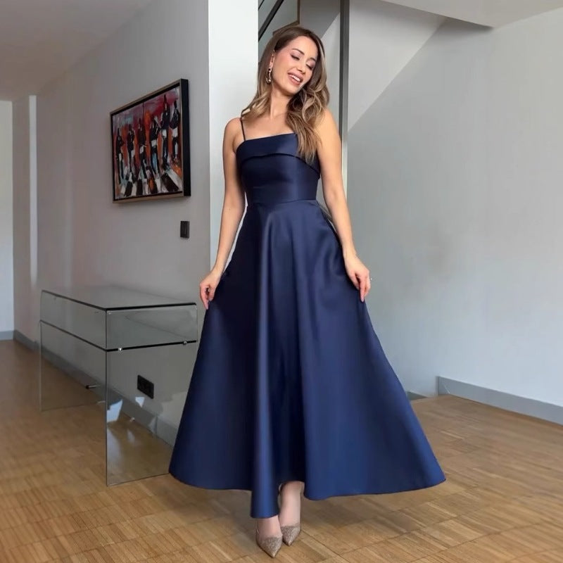 Damen Abendkleid mit feinen Spaghettiträgern und fließendem Rock EB