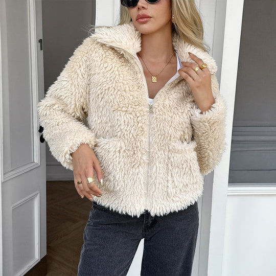 Damen nan Teddyjacke mit Reißverschluss, hochgeschlossenem Kragen, aufgesetzten Taschen und kurzer Passform EB