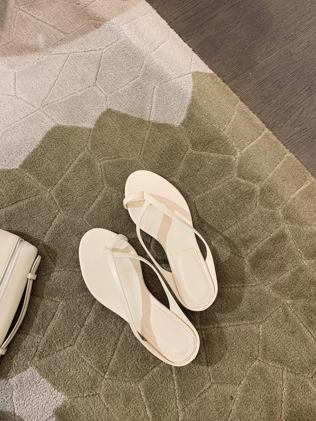 Damen Zehentrenner-Sandalen mit elegantem Riemendesign und bequemem Fußbett EB