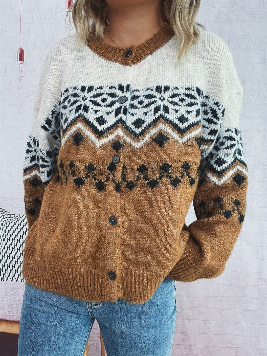 Damen kuschelige Strickjacke mit großem Muster und hochwertiger Verarbeitung EB