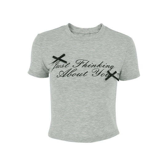 Damen cropped T-Shirt mit einzigartigem Schriftzug und lässigem Schnitt EB