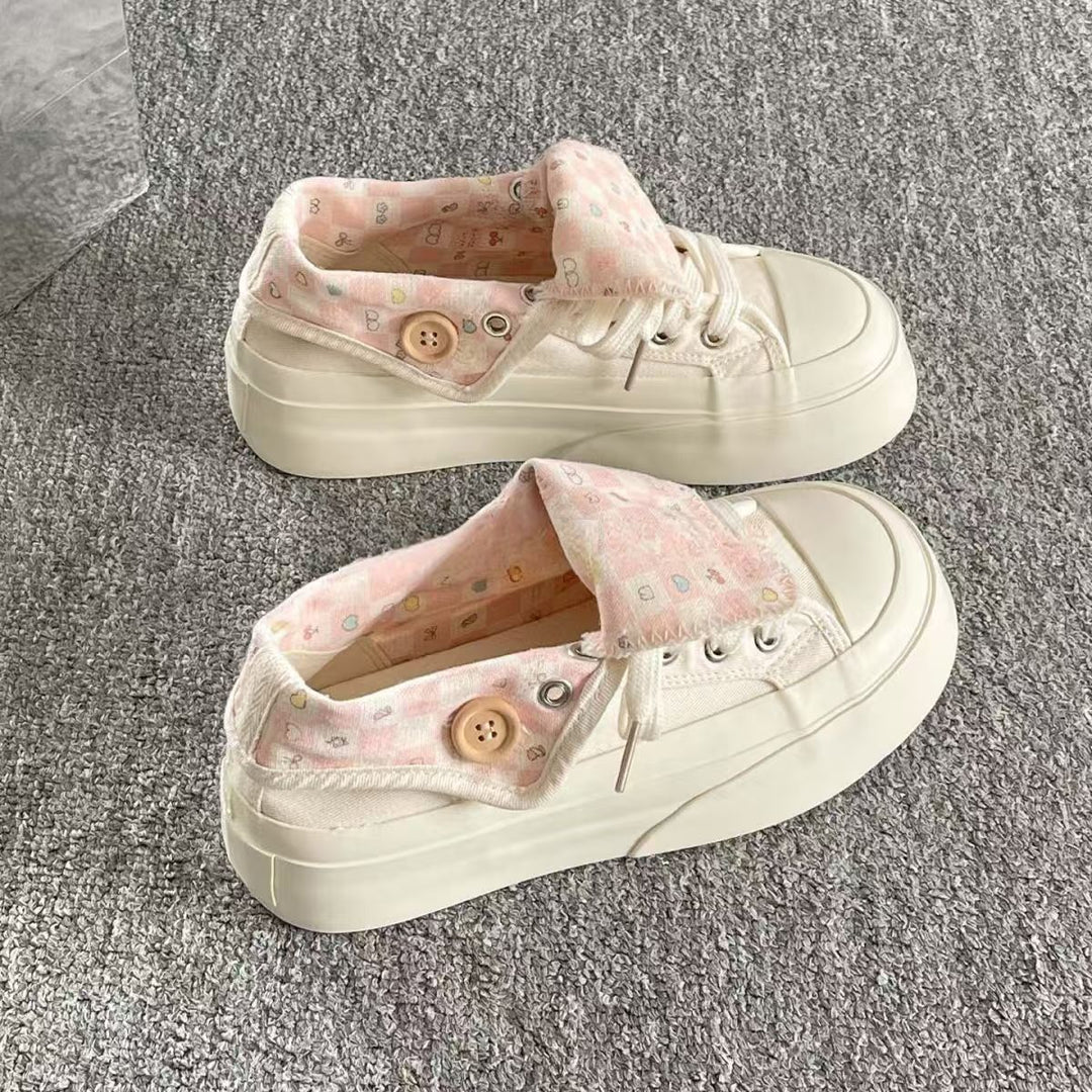 Damen Modische Sneakers mit besonderen Knopf-Details und verspieltem Karomuster EB