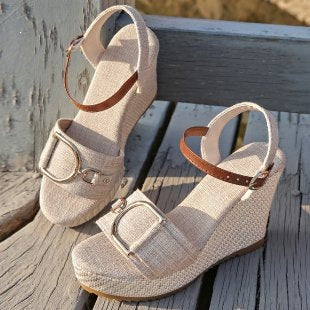 Damen Wedge-Sandalen mit verstellbarem Riemen und eleganter Schnallenapplikation EB