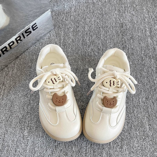 Damen Niedrigprofil Sneakers mit verspielten Motiv-Applikationen EB