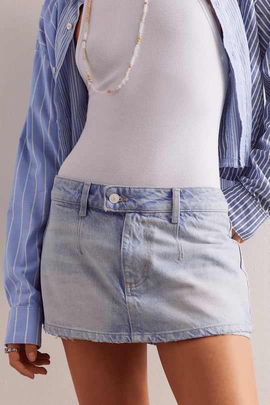 Damen Denim-Minirock mit fransigem Saum und lässigem Schnitt EB