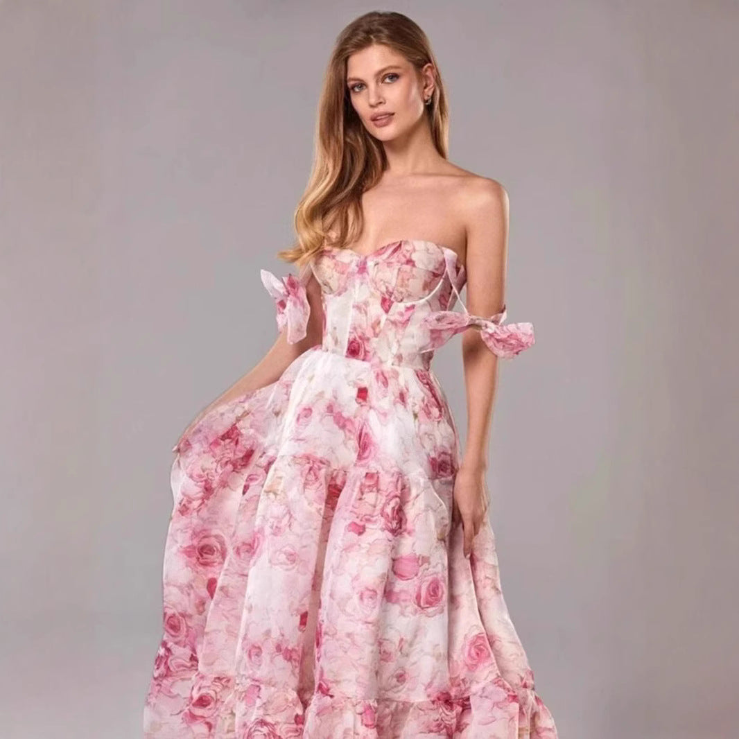 Damen Elegantes Maxikleid mit floralen Details und Rüschenträgern EB