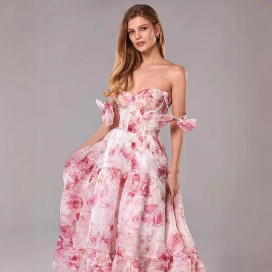 Damen Elegantes Maxikleid mit floralen Details und Rüschenträgern EB