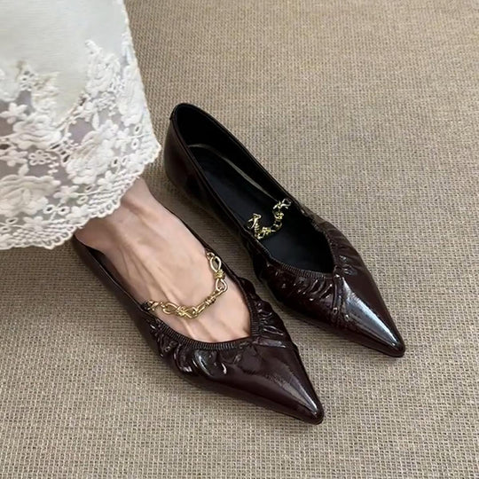 Damen elegante spitze Ballerinas mit dekorativem Kettenriemen EB