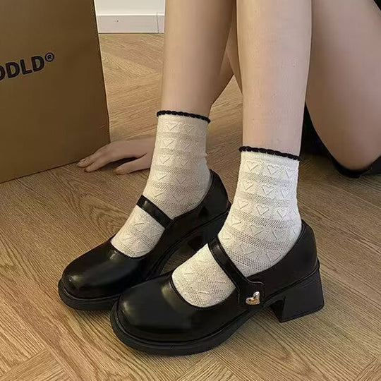 Damen Mary-Jane Schuhe mit modischer Herzschnalle und komfortablem Blockabsatz EB