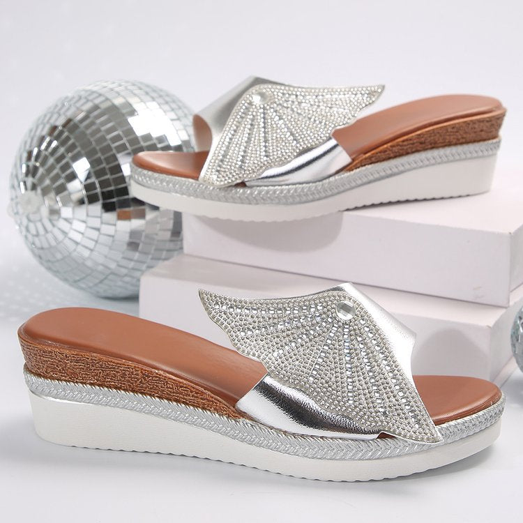 Damen Wedge-Pantoletten mit schimmerndem Strass und glänzendem Obermaterial EB