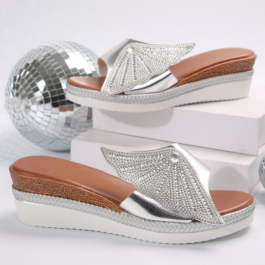 Damen Wedge-Pantoletten mit schimmerndem Strass und glänzendem Obermaterial EB