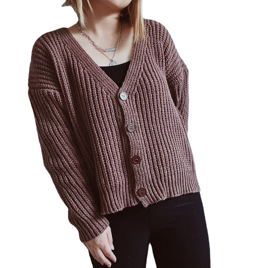 Damen kuschelige Strickjacke mit modernen Knopfdetails und weitem Schnitt EB