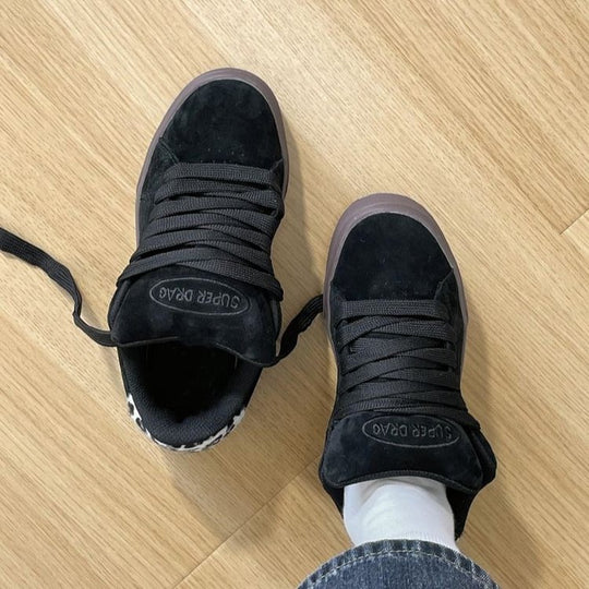 Damen Sneakers im sportiven Design mit weichem Veloursleder und modischen Akzenten EB