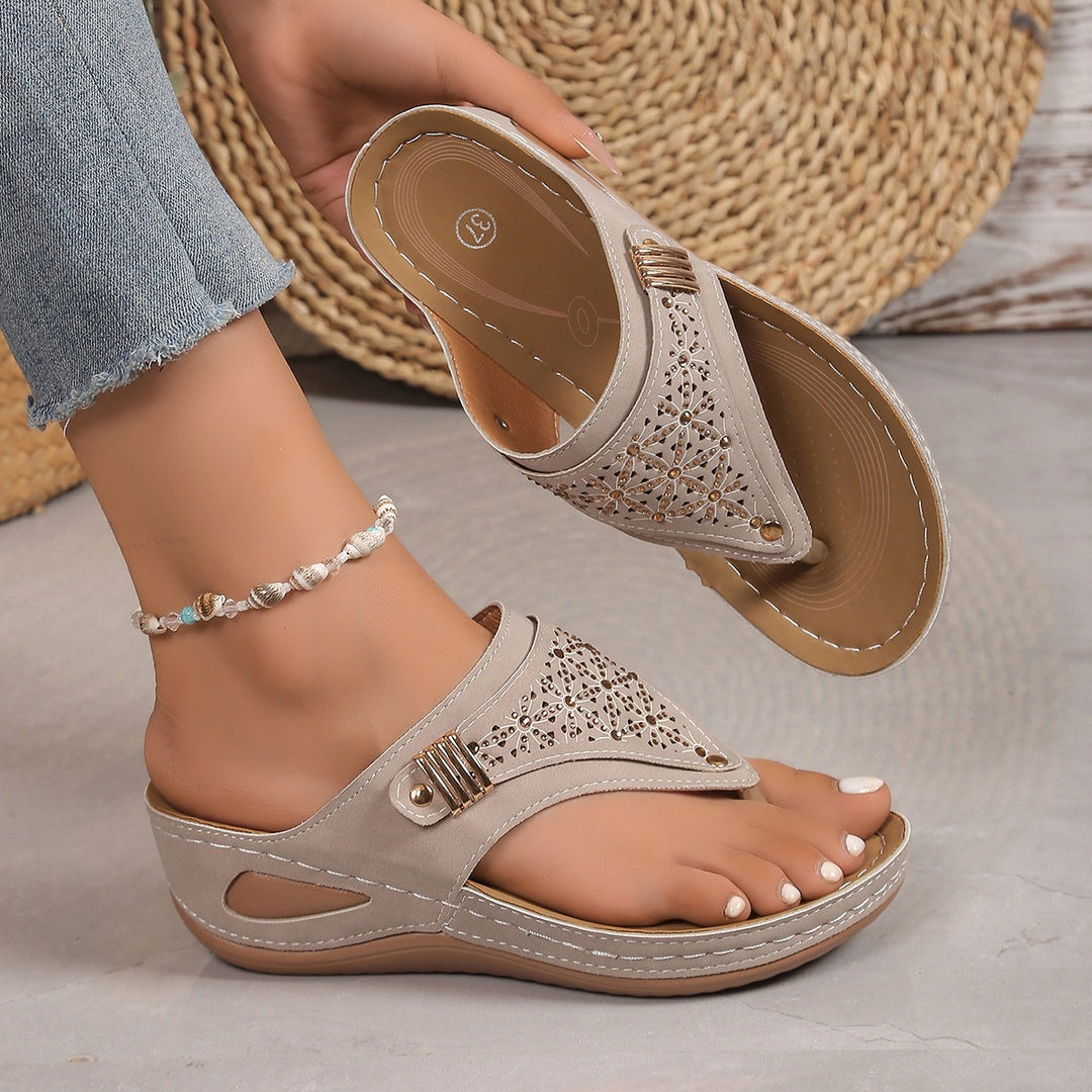 Damen Bequeme Zehentrenner-Sandalen mit Perlenschmuck und anatomischem Fußbett EB