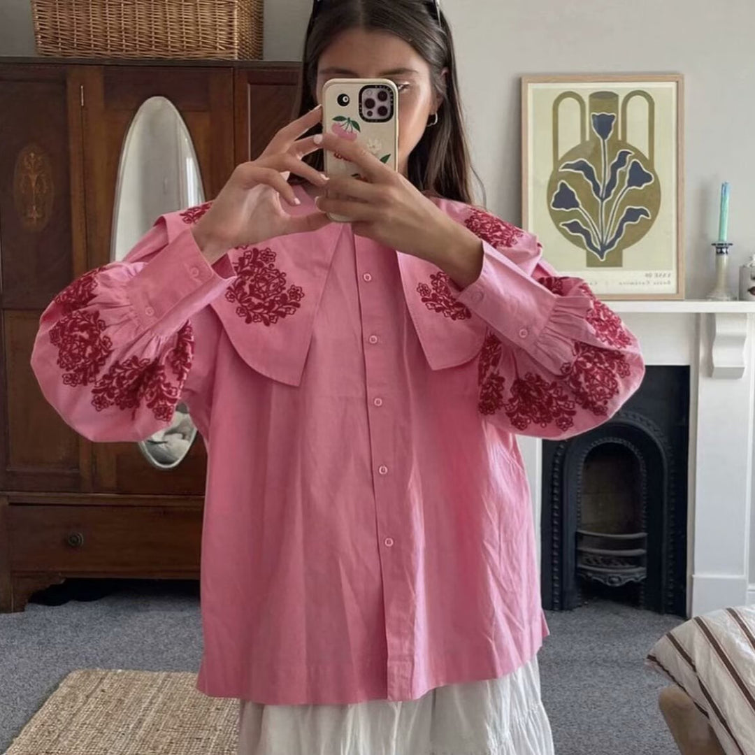 Damen Bluse mit voluminösem Kragen und floralen Stickereien EB