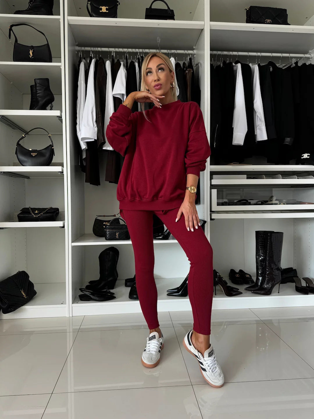 Damen zweiteiliges Lounge-Set mit oversized Sweatshirt und enganliegender Rippleggings EB