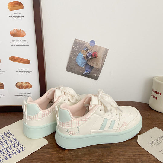Damen Modische Sneaker mit verspielten Akzenten und rutschfester Sohle EB