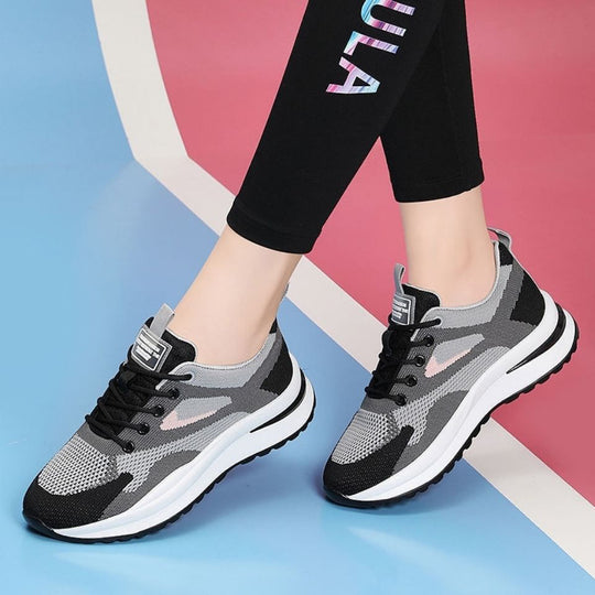 Damen Innovative Freizeit Sneakers mit hochelastischem Obermaterial und rutschfester Sohle EB