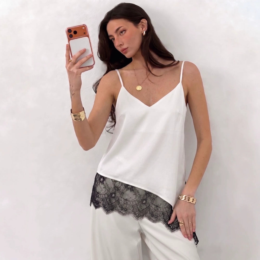Damen Spitzen-Top mit elegantem V-Ausschnitt und zarter Raffung EB
