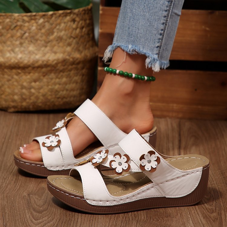 Damen Wedge-Sandalen mit modischem Blumendetail EB