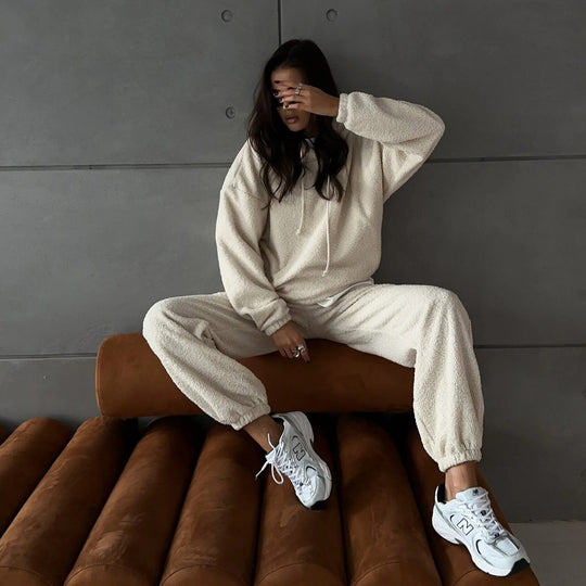 Damen Kuscheliges Sherpa-Loungewear-Set mit Oversized-Kapuzenpullover und weiten Bündchenhosen EB