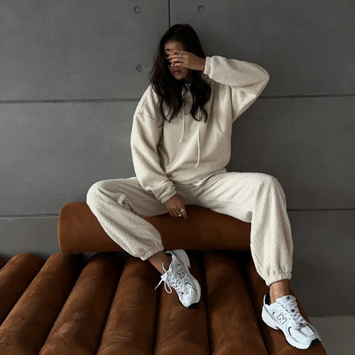 Damen Fleece-Loungewear-Set mit hohem Kragen und lässigem Schnitt EB