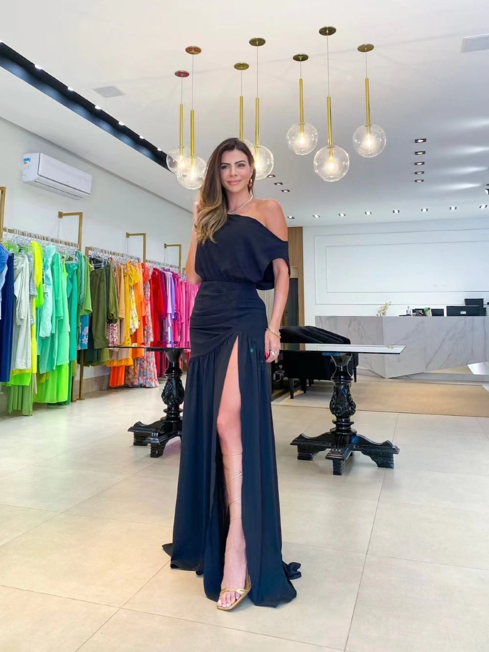 Damen Elegantes Kleid mit Off-Shoulder-Ausschnitt und hohem Schlitz EB