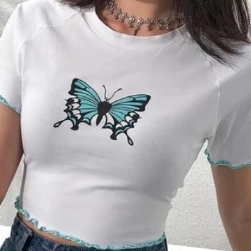 Damen Crop-Top mit kreativem Schmetterlingsdruck und gewelltem Saum EB