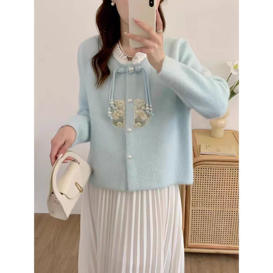 Damen Luxuriöser Strickpullover mit dekorativen Knopfdetails und Rüschen EB