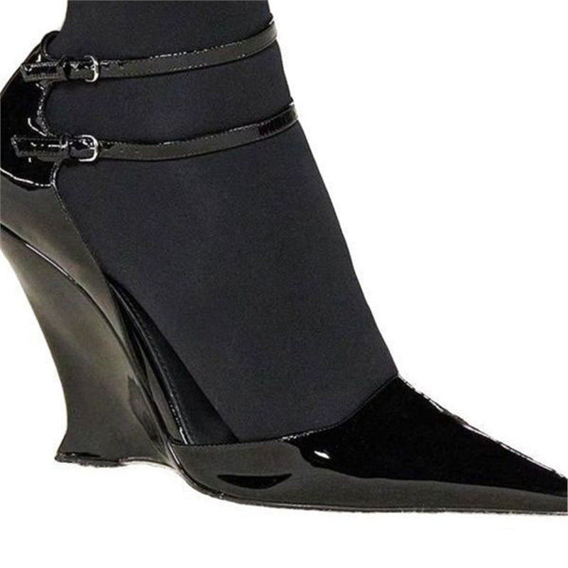 Damen Wedge-Pumps mit dekorativem Riemendesign EB