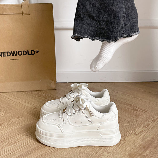 Damen Sportliche Plateau Sneaker mit ausgeprägter Dämpfung und modischem Design EB