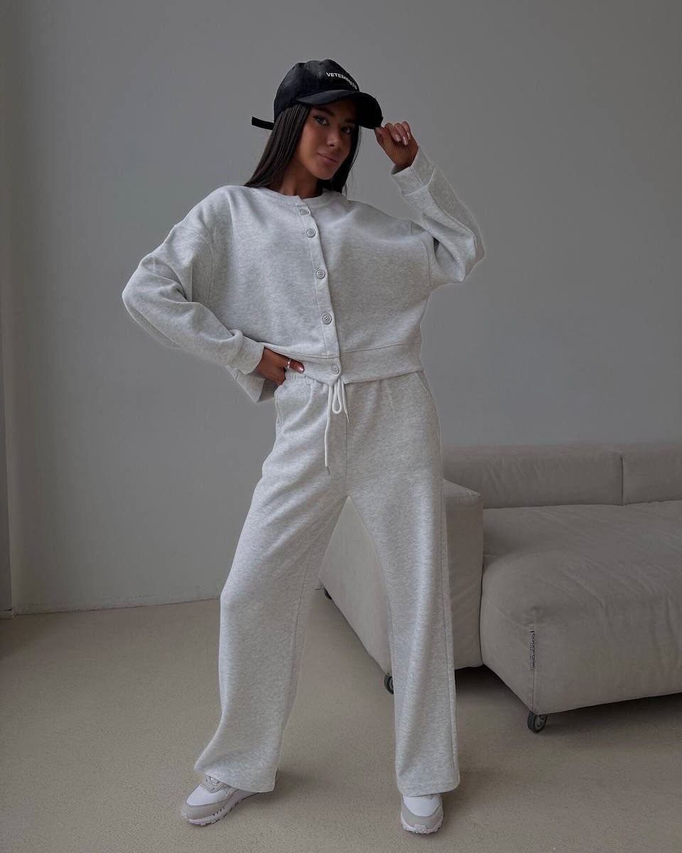 Damen geknöpftes Cropped-Lounge-Set mit Oversize-Cardigan und hochtaillierter Wide-Leg Jogginghose Eichborn Berlin