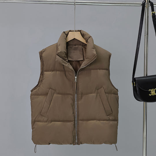 Damen nan kurze wattierte Boxy-Weste mit hohem Schalkragen, verdecktem Reißverschluss und verstellbarem Saum EB