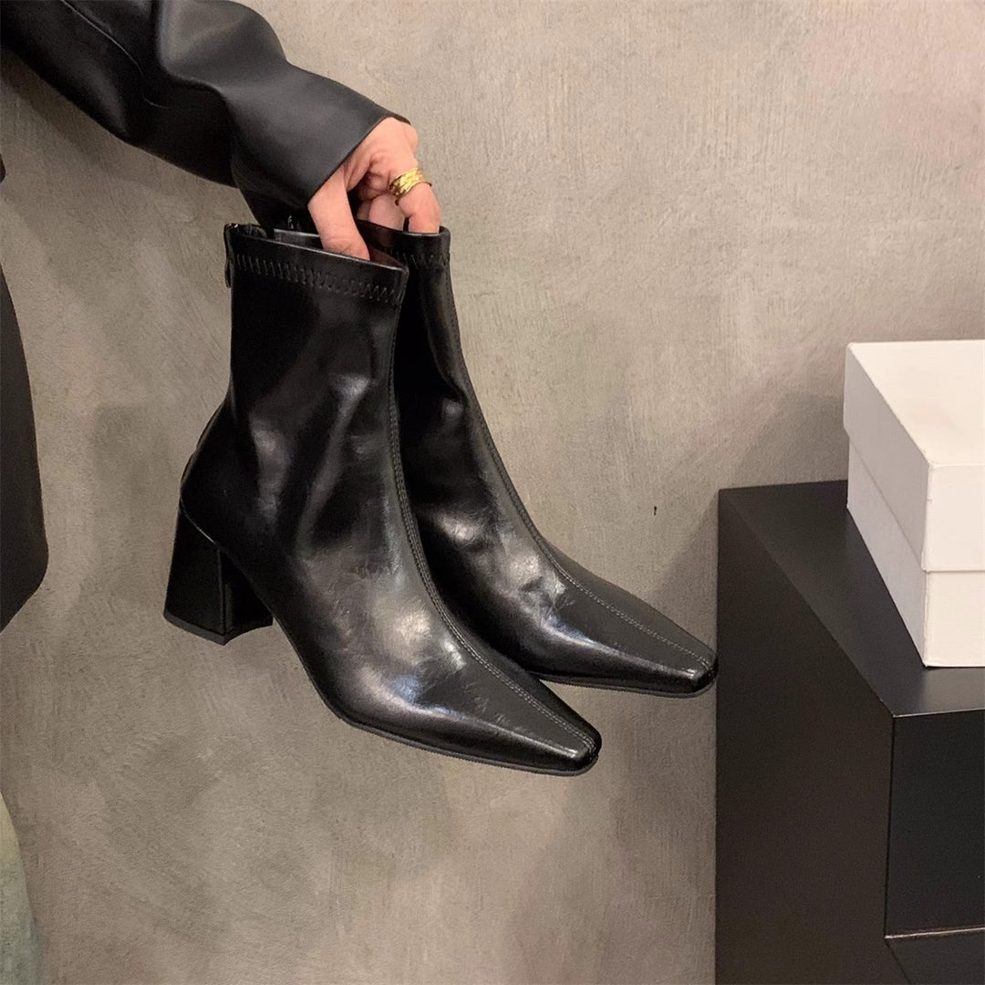 Damen Stiefeletten mit elegantem Blockabsatz und spitzem Schnitt EB
