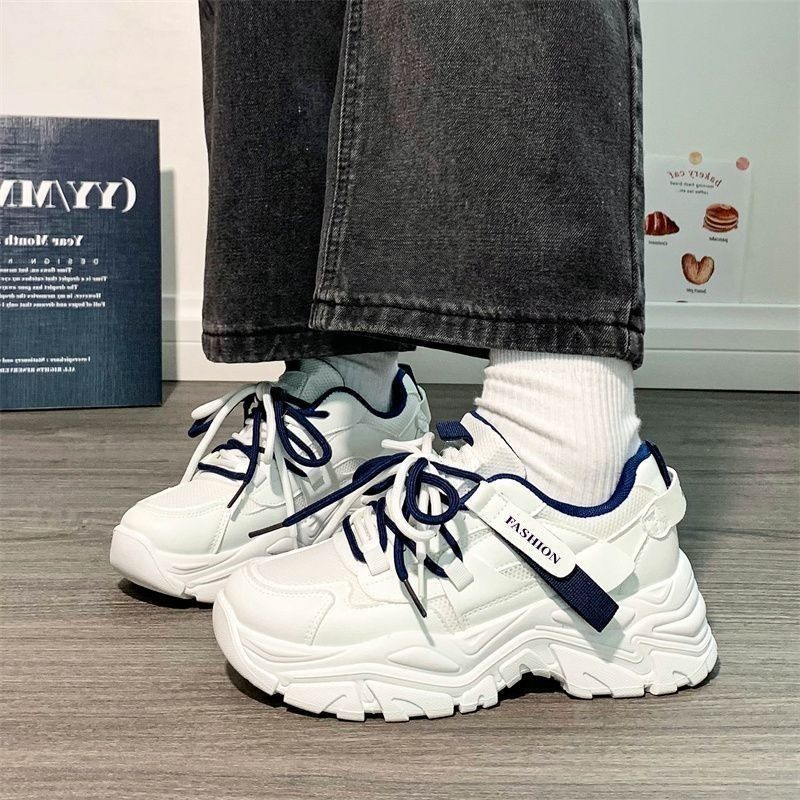 Damen Chunky Sneaker mit rutschfester Sohle und modischen Details EB