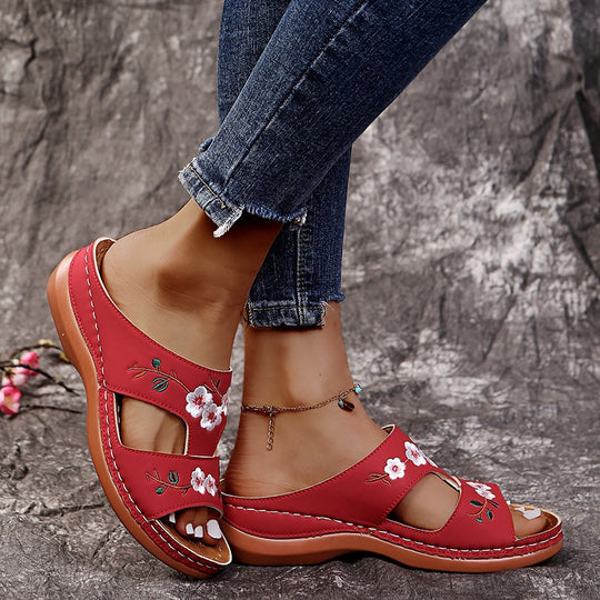Damen Komfortable Riemensandalen mit floralem Stickdesign EB