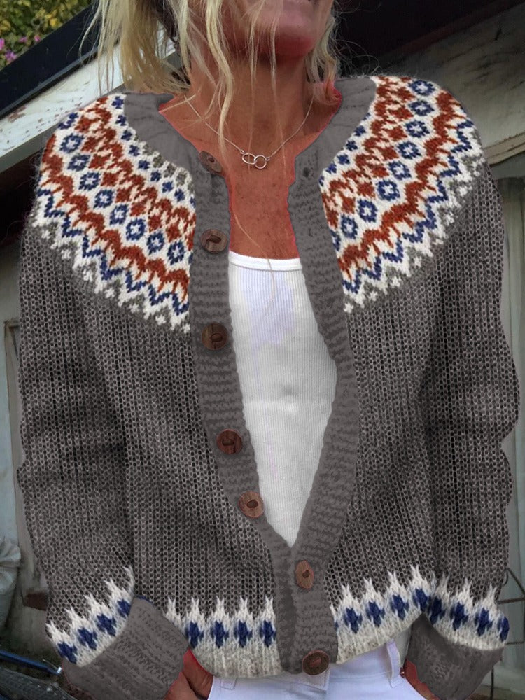 Damen nan gemusterte Strickjacke mit Rundpasse, Holzknöpfen und Eingrifftaschen EB