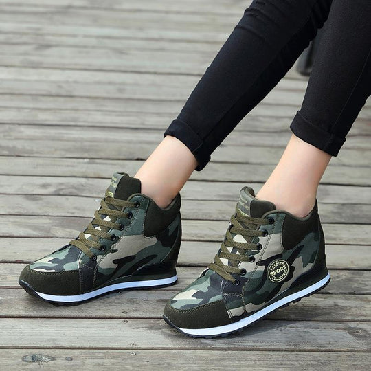 Damen Sportliche High-Top Sneakers mit Camouflage-Muster EB