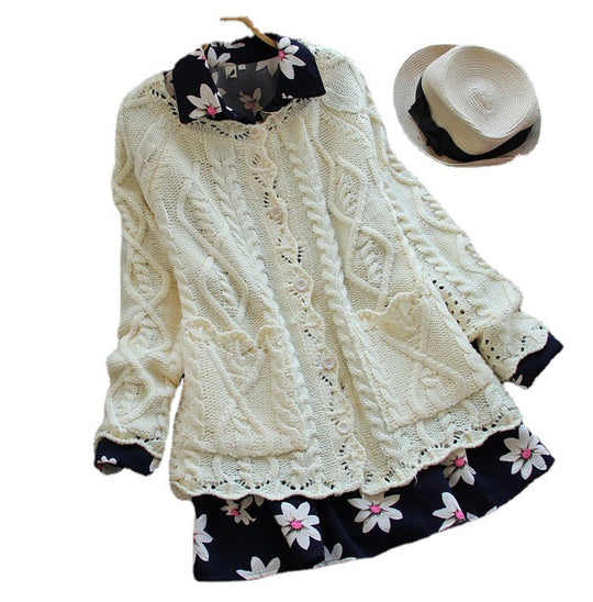 Damen Strickjacke mit kunstvollen Zopfdetails und romantischen Rüschenelementen EB